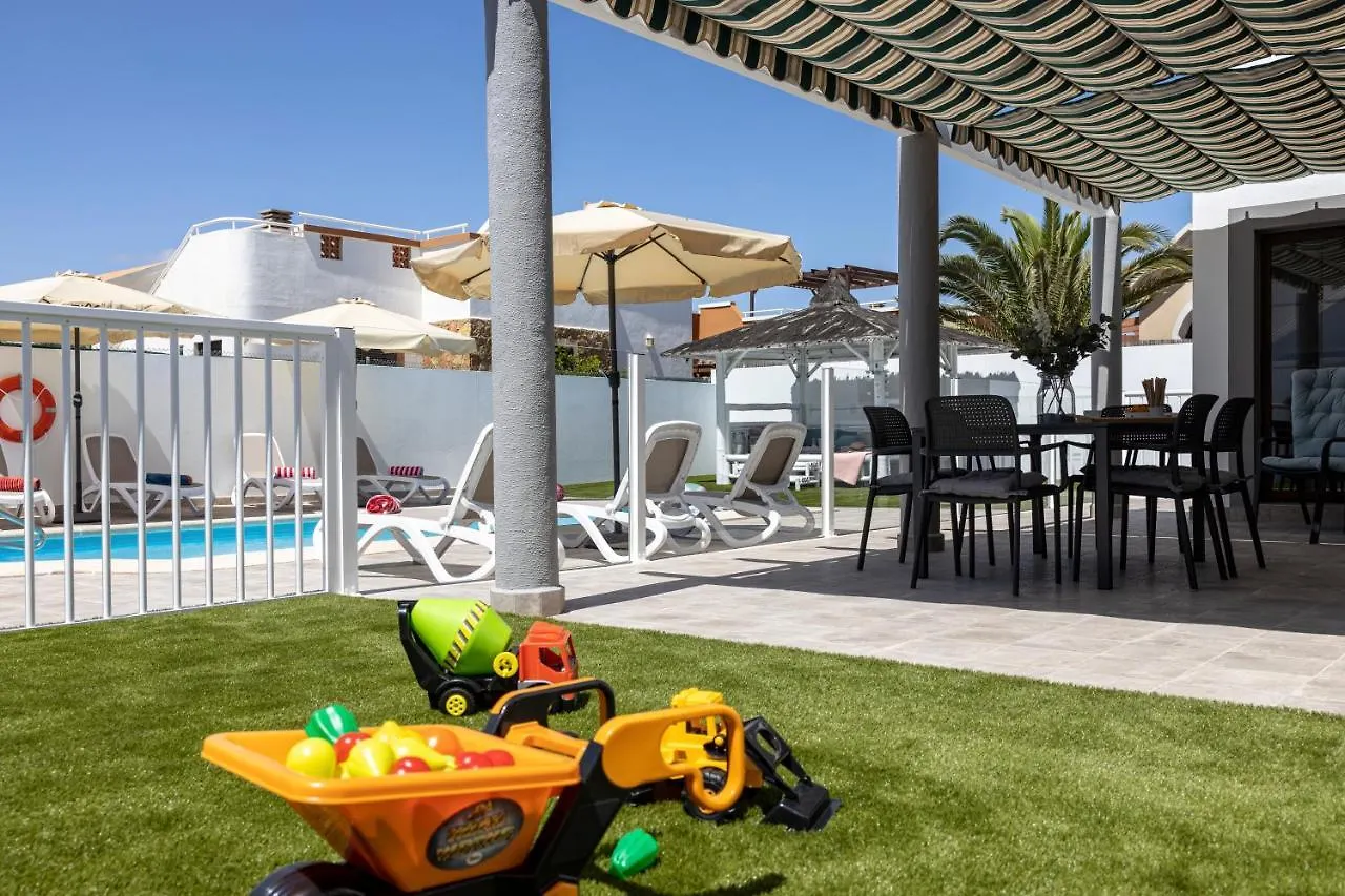 빌라 Ideal For Family Holidays, Near Beach And Golf- Casa James La Guirra 스페인